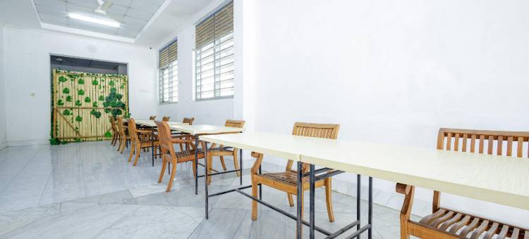 红多兹近西基尼路酒店(RedDoorz Near Jalan Cikini)图片