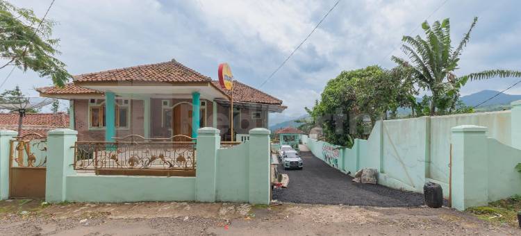 OYO 3879萨里茵坦别墅(Villa Sari Intan Ciater RedPartner)图片