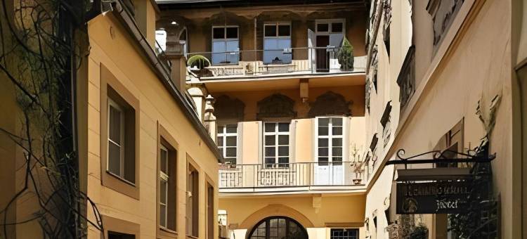 幽泽特哈伊莲娜酒店-金鹿(Hotel U Zlateho Jelena)图片