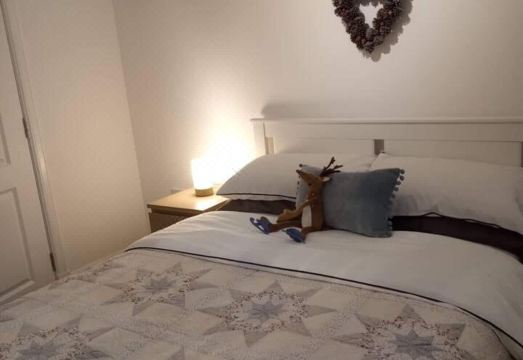 2 Bed Cottage Sleeps 4 -Private Garden -Pets Okay Hotel Overview