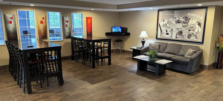 温菲尔德-奎尔里奇区温德姆速 8 酒店(Super 8 by Wyndham Winfield/Quail Ridge Area)图片