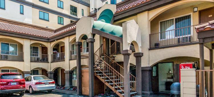 瑞格罗智罗德威酒店(Rodeway Inn Regalodge)图片