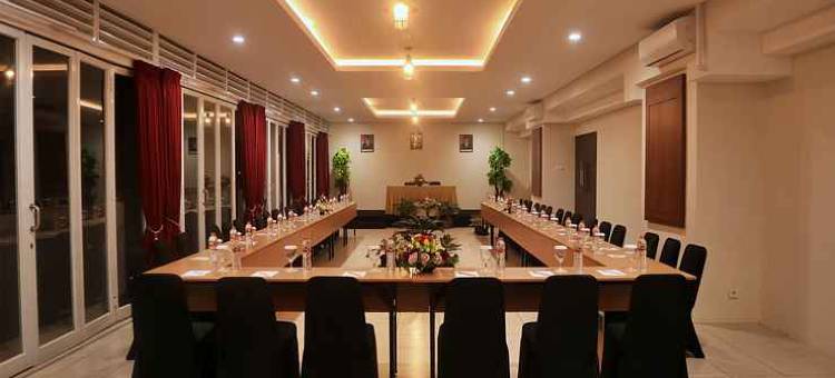 芝拉扎中心高级酒店(Atrium Premiere Cilacap)图片