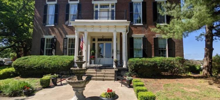1851 历史枫山庄园民宿(1851 Historic Maple Hill Manor B&B)图片