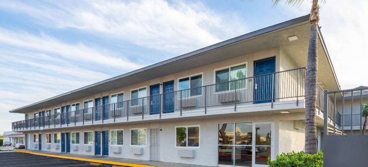 6号方塔纳汽车旅馆(Motel 6 Fontana, CA)图片