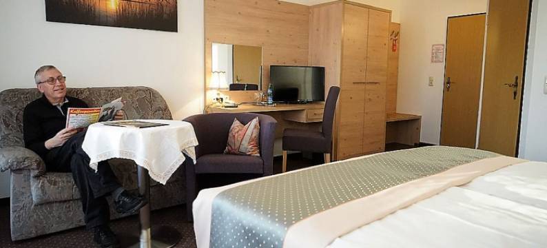 阿尔滕福斯豪斯乡村酒店(Land-Gut-Hotel Zum Alten Forsthaus - Aufladestation für Elektroautos)图片