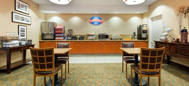 Baymont by Wyndham Denver International Airport图片