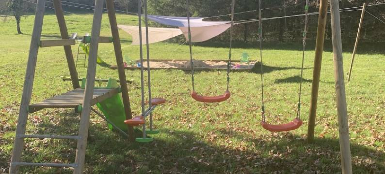 森林中的母鹿(La Biche au Bois)图片