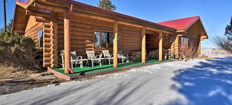 隐处的Dillon家庭带私人热水浴缸 + 阳台！(Secluded Dillon Home w/ Private Hot Tub + Deck!)图片