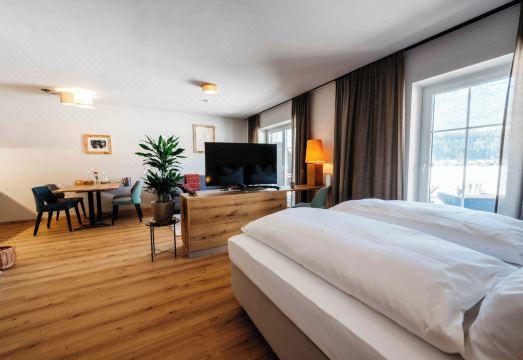 THE SINGULAR Hotel Overview