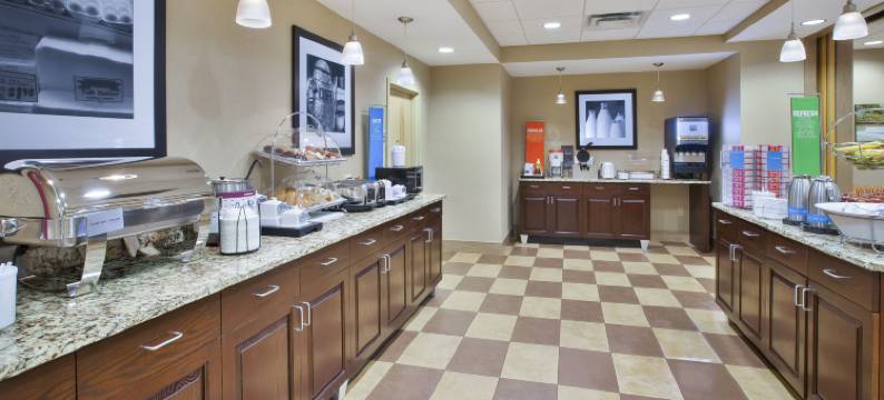 希尔顿欢朋酒店-布罗克波特(Hampton Inn Brockport)图片