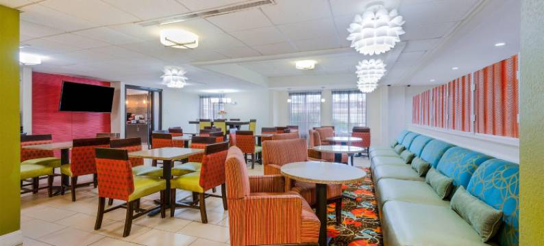 夏莫维尔拉昆塔温德姆套房酒店/ 新河峡谷国家公园(La Quinta Inn & Suites Summersville/New River National Park)图片