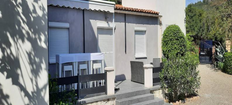 Spacious villa 200 metres from the river Orb图片