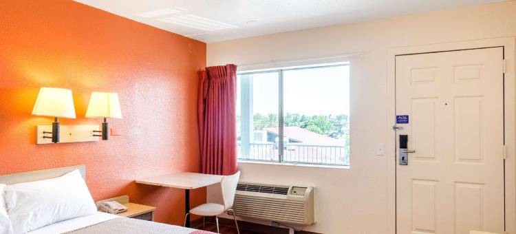 雷丁中央6号汽车旅馆(Motel 6 Redding, CA - Central)图片