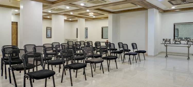 资本O 661富豪酒店(Super Townhouse Oak Regal Inn Near Sant Tukaram Nagar Metro Station)图片