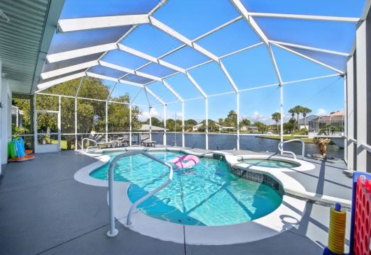 Boaters Dream Pool Spa Dock Walking Biking Hotel Overview