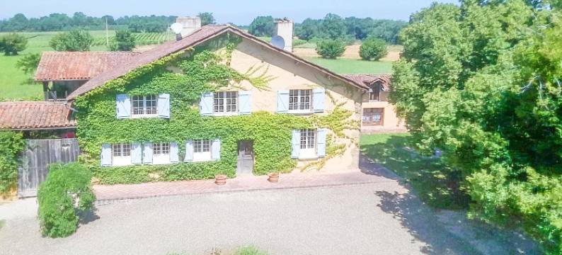 Beautiful farmhouse with private pool图片