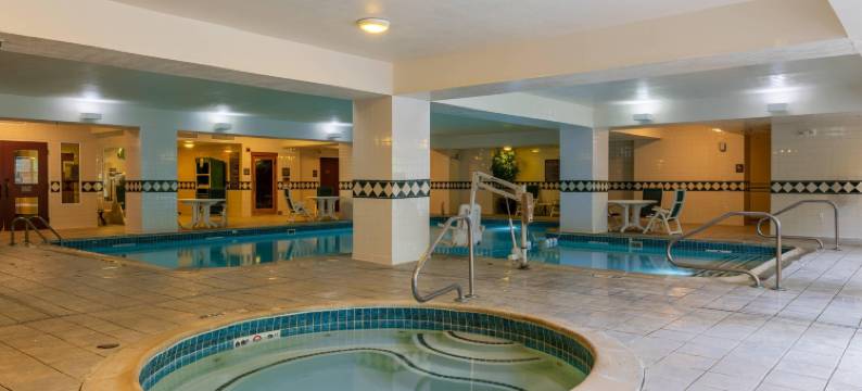 舒适套房酒店-近伯克山(Comfort Inn & Suites Near Burke Mountain)图片