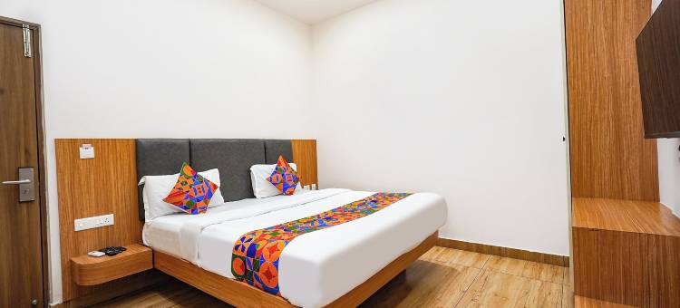 FabHotel A Square - 距离比马瓦拉姆火车站400米(FabHotel A Square - 400m from Bhimavaram Junction)图片