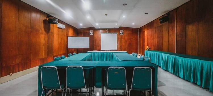 茂物红多兹Plus Neo Asri Megamendung彭查克酒店(RedDoorz Plus at Neo Asri Hotel Megamendung Puncak Bogor)图片