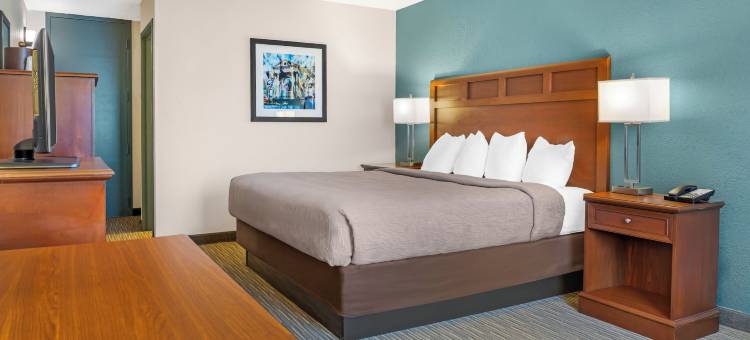 比赛勒斯北红狮酒店及套房(Red Lion Inn & Suites Bucyrus North)图片
