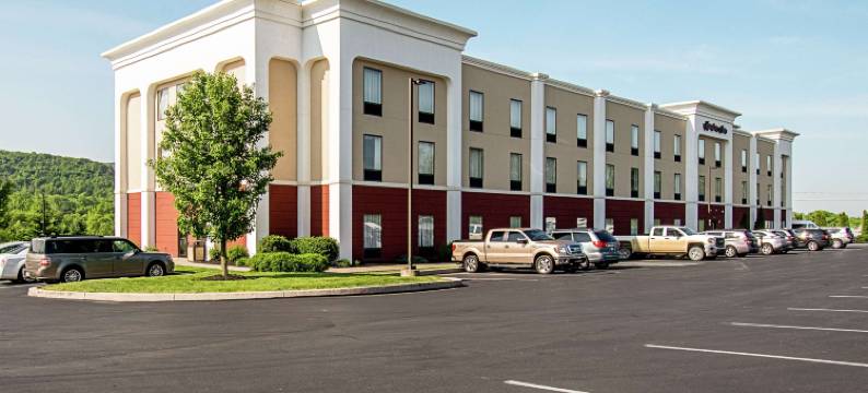 希尔顿欢朋酒店-派恩格罗夫(Hampton Inn Pine Grove)图片