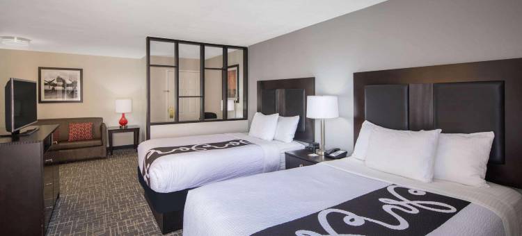 亚特兰大机场南拉昆塔温德姆套房酒店(La Quinta Inn & Suites by Wyndham Atlanta Airport South)图片