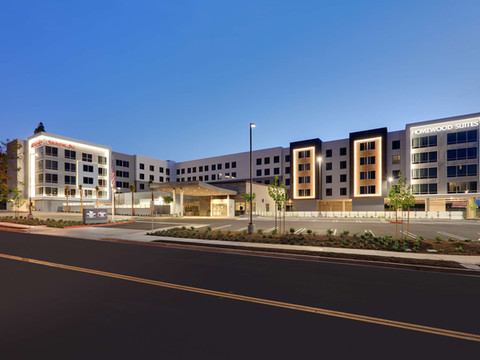 森林湖-加州尔湾光谱购物中心希尔顿欢朋酒店