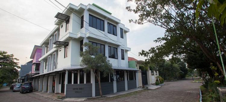 红多兹伊斯兰酒店-近DBL竞技场2号(RedDoorz Syariah Near Dbl Arena 2)图片