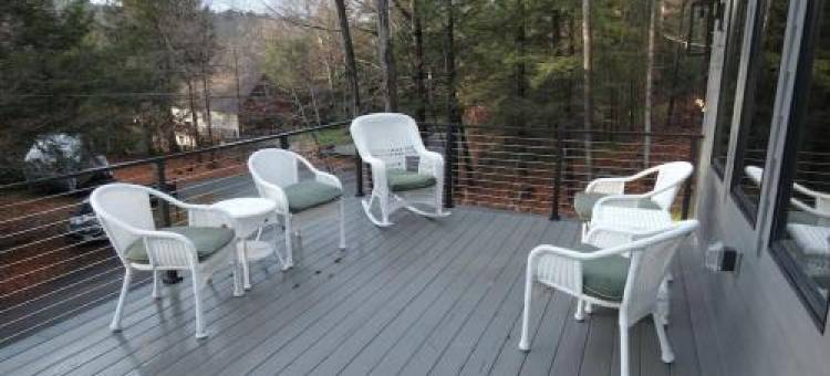 Modern Chalet with Hot Tub and Lake Access图片