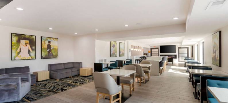 得梅因西克莱夫拉昆塔温德姆套房酒店(La Quinta Inn & Suites by Wyndham des Moines West Clive)图片