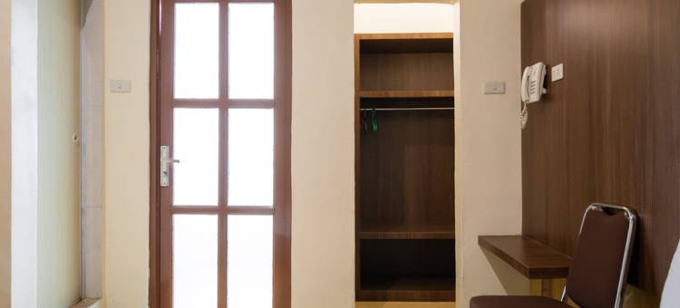 红多兹Plus酒店-近先达罗摩衍那(RedDoorz Plus Near Ramayana Pematangsiantar)图片