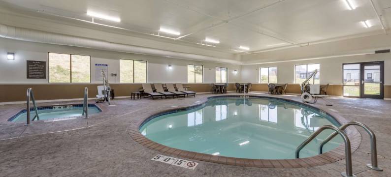 舒适套房酒店-桥港市克拉克斯堡(Comfort Suites Bridgeport - Clarksburg)图片