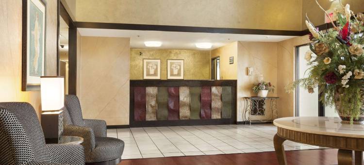 密尔沃基机场速8酒店(Super 8 by Wyndham Milwaukee Airport)图片