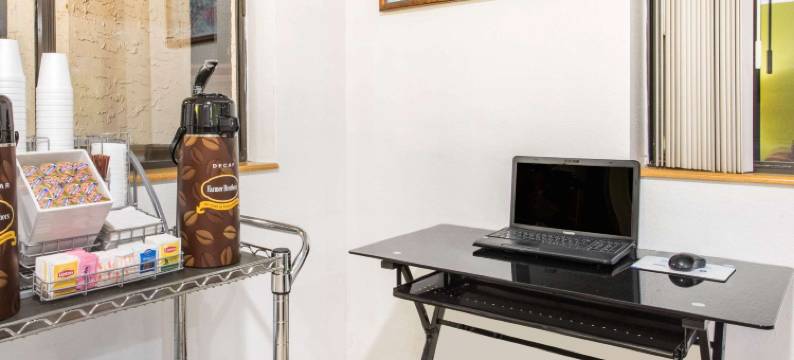 哈灵根速8酒店(Super 8 by Wyndham Harlingen TX)图片