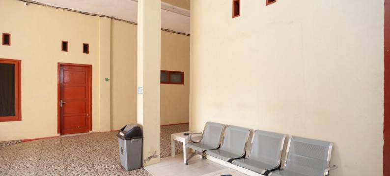 红多兹酒店-近普林瑟乌穆罕默迪耶大学(RedDoorz Near Universitas Muhammadiyah Pringsewu)图片