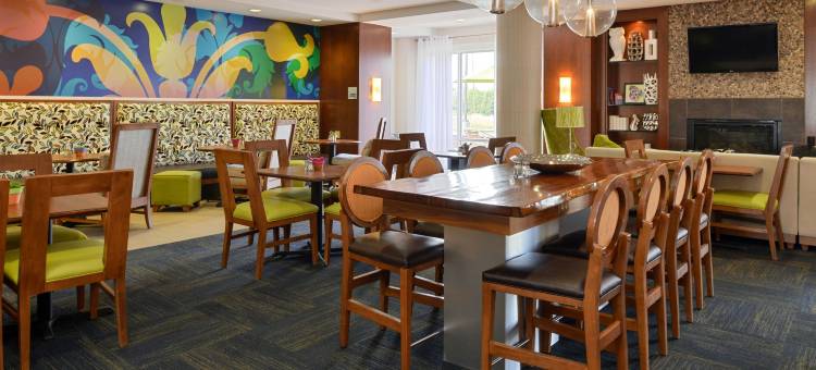 智选假日套房酒店特雷霍特(Holiday Inn Express & Suites Terre Haute)图片