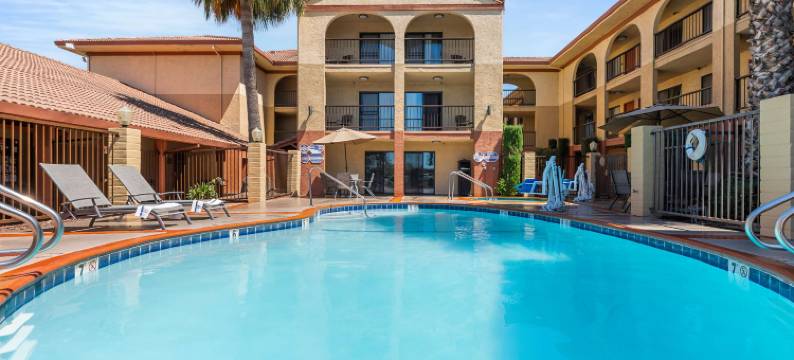 曼狄卡贝斯特韦斯特优质行政套房酒店(Best Western Plus Executive Inn  Suites)图片