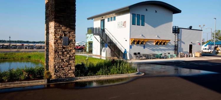 底特律莱克斯万枫酒店及套房(Fairfield Inn & Suites Detroit Lakes)图片