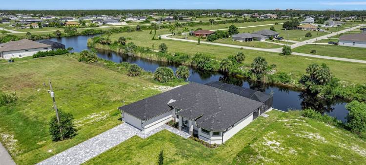 Cape Coral Elegance: Secluded Villa with Open Pool & Stunning Sunsets views图片