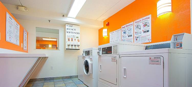 东布朗士维克6汽车酒店(Motel 6 East Brunswick, NJ)图片