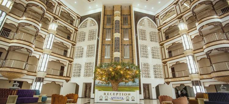 安塔利亚大宫(Antalya Grand Palace)图片