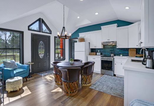 Luxury Cabin with Stunning Hill Country Views - Exquisite Retreat Hotel Overview