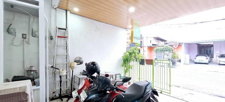 卡里斯玛努山塔拉萨甘米特拉红门酒店(Kharisma Nusantara Homestay Sagan Mitra RedDoorz)图片