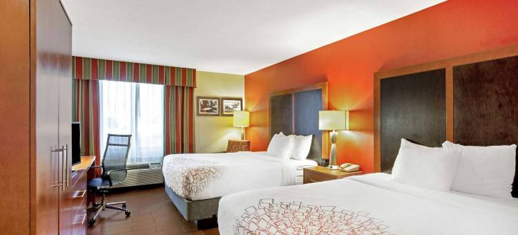 威廉斯堡历史区拉昆塔温德姆套房酒店(La Quinta Inn & Suites by Wyndham Williamsburg Historic Area)图片