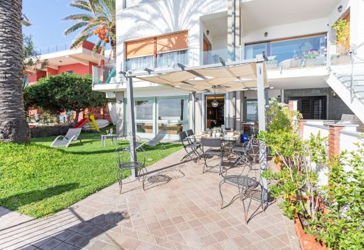 Penelope Seaview Apartment Hotel Overview