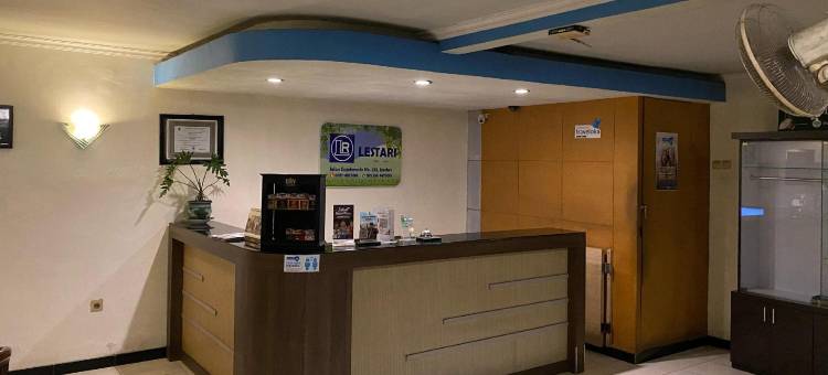 离印尼日惹黎波购物广场近的乐斯塔里酒店(Hotel Lestari Near Lippo Plaza Mall Jember Mitra RedDoorz)图片