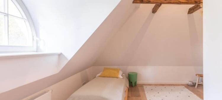 带瓷砖炉的茅草屋度假屋(Reetgedecktes Ferienhaus Mit Kachelofen)图片