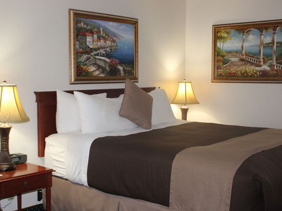 奥卡恩斯客栈&套房酒店