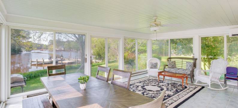 距格洛斯特15英里：滨水马修斯之家！(15 Mi to Gloucester: Waterfront Mathews Home!)图片